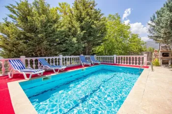 Uzumlu Fethiye'de Taş Yapı Şirin Müstakil Villa